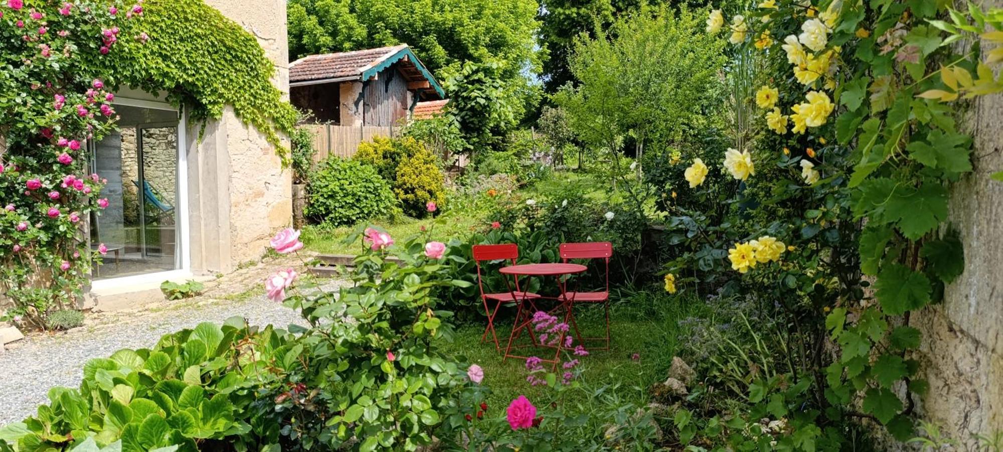 Maison Irondas Saint-Pierre-d'Aurillac Exterior photo